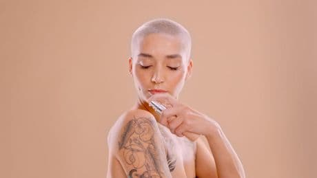 Die Wirkung der Botenstoffe: Pheromon-Parfum: Das hat es mit dem anziehenden Duft auf sich