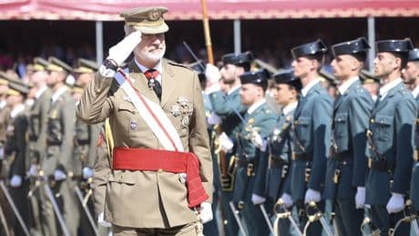 El Rey entrega los Reales Despachos a 489 nuevos oficiales del Ejército de Tierra y la Guardia Civil