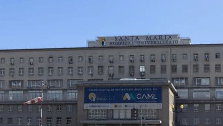 Portugal investiga a un médico que habría cobrado 51.000 euros en un día por operar en horas extra en la sanidad pública