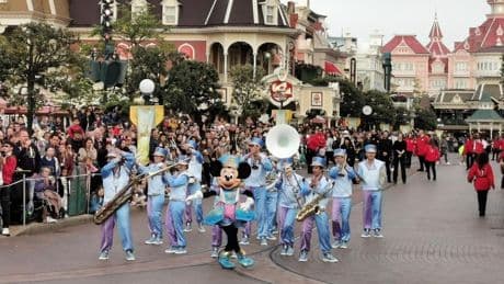 La 'brass bands' de Minnie Mouse toma la batuta musical en Disneyland París