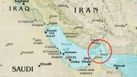 Stretto di Hormuz, da cui passa quasi il 30% del petrolio mondiale: l'Iran minaccia di minarlo (ma per gli analisti «non verrà toccato»)