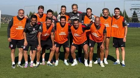 El Cholo y Gustavo López brillan en un partido ante empleados