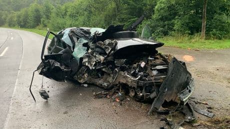 Betzdorf: Auto nach Unfall komplett zerstört – Fahrer steigt einfach aus