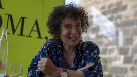 Jeanette Winterson: "No podemos tener una banda de tíos que nos estén diciendo lo que es una mujer"