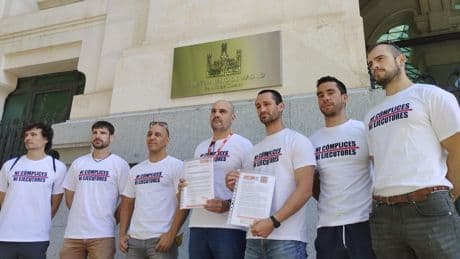 Los bomberos se hacen fuertes contra los desahucios: “Nos debemos al pueblo”