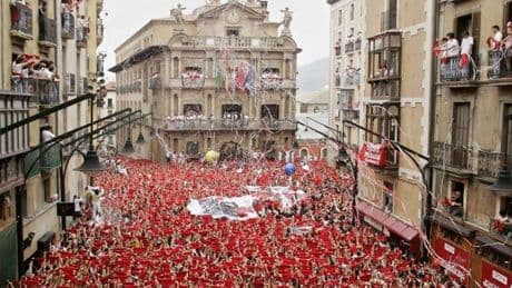 Multa de 3.000 euros para una tienda que vendía diferentes productos de día y de noche en Sanfermines