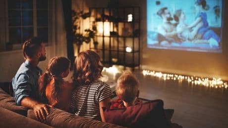 Bu filmler hem güldürüyor hem duygulandırıyor! Ailece izlenebilecek 3 Türk filmi: Keyifli vakitler sizi bekliyor