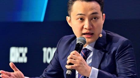 Excentrieke cryptomiljardair Justin Sun (35) strooit na ducttape-banaan nu met miljoenen voor ruimtereis