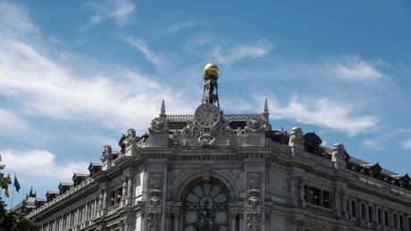 El Banco de España insta a los bancos a reforzar el capital tras el reparto de dividendos masivos