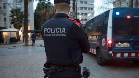 Detenida una joven de 22 años por lanzar piedras a una anciana de 89 años en Manresa