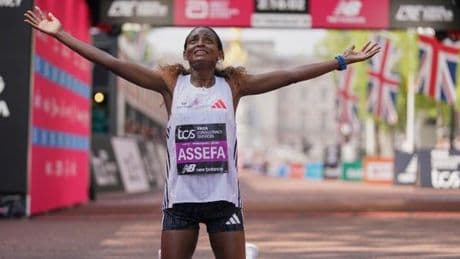 Au marathon de Londres, Tigst Assefa établit un nouveau record du monde lors d’une course exclusivement féminine