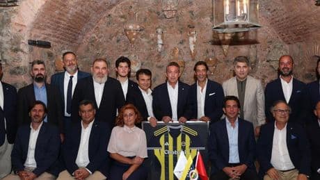 Fenerbahçe, Benfica yönetimi ve UEFA delegesini yemekte ağırladı
