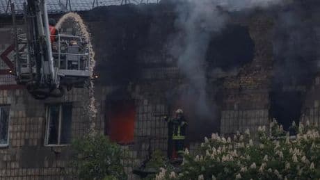 En direct, guerre en Ukraine : deux morts et huit blessés dans des attaques de drones sur Kiev