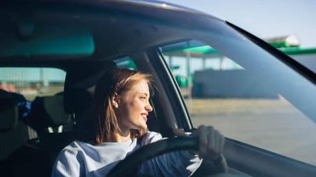 Steigende Kosten für die Fahrerlaubnis: „Ich find’ es für krass, wie unbezahlbar der Führerschein inzwischen geworden ist“