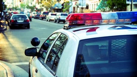 Un adolescente de 14 años mata a sus padres con una pistola y después llama a la Policía para entregarse