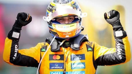 Piastri wint GP Spanje, Verstappen na tijdstraf tiende