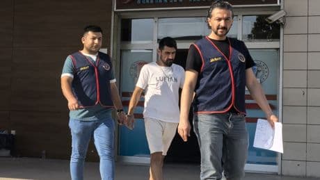 Uyuşturucu hükümlüsü, JASAT ekiplerince kafede çay içerken yakalandı