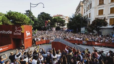 Lo spettacolo della Red Bull Cerro Abajo a Genova, unica tappa in Europa: vince Roger Vieira