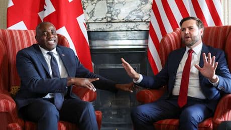 Parallel zu Trump-Putin-Treffen – Westen berät in Großbritannien über Friedensstrategie