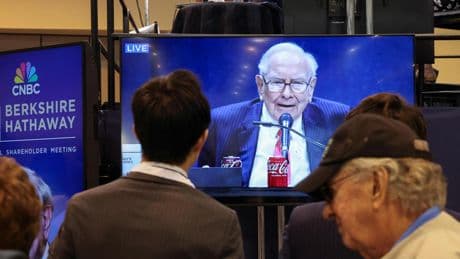 Warren Buffett anuncia por sorpresa su retirada como CEO de Berkshire Hathaway: Greg Abel será su sucesor