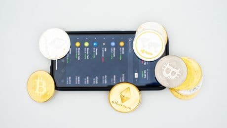 Cecabank y Bit2Me lanzan un servicio de trading cripto para la banca tradicional