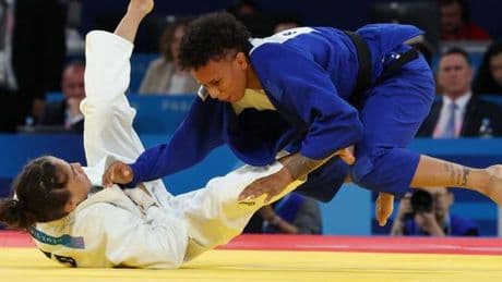 Heureuse sur les terrains de rugby, Amandine Buchard retrouve aussi le sourire sur les tapis de judo