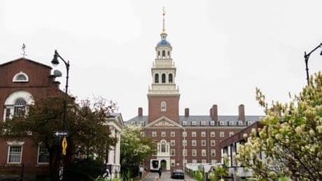 Harvard verklagt Donald Trump wegen Immatrikulationsverbot für ausländische Studenten