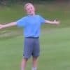 Wetteinsatz: PS5! - Junge begeistert mit Fußball-Golf-Trickshot