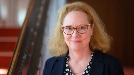 Musikinstitution: Frauke Roth bleibt Philharmonie-Intendantin in Dresden