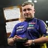 “Dat doe je niet!”: dartsvedet­te Luke Littler (18) is razend na incidenten met ‘fans’ voor toernooi in Tsjechië