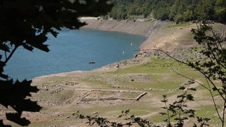 Versunkenes Dorf enthüllt: Historisches Niedrigwasser gibt "Edersee-Atlantis" frei