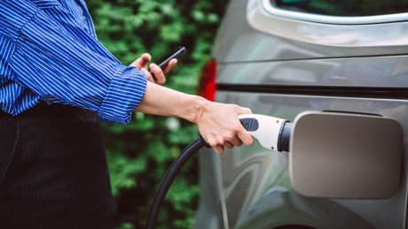 Studie zeigt: E-Autofahrer lieben ihre Autos, eine Sache stört jedoch