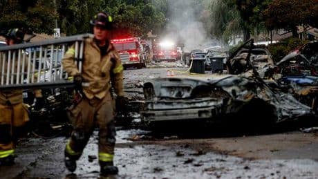 San Diego, aereo privato si schianta su un quartiere residenziale: morti passeggeri e pilota. «Scena terrificante»