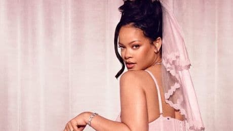 Dessous aus Selbstliebe - Rihanna räkelt sich in sexy Wäsche