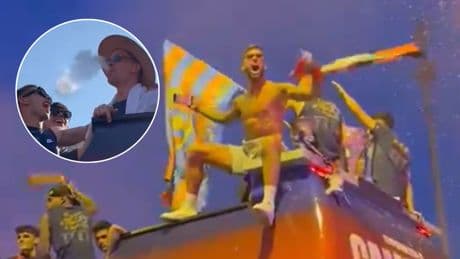 La rúa que no viste: Flick 'sujetó' a Fermín, "Szczęsny fumador", Iñigo con una estelada, un balón de playa...