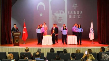 Karabağlar Belediyesi’nde aday memurlar yemin etti
