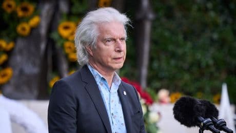 Boudewijn de Groot ontvangt Lennaert Nijgh Prijs voor beste tekstdichter