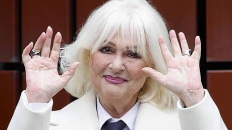 Loretta Goggi si racconta: "Ecco perché decisi di posare per Playboy"