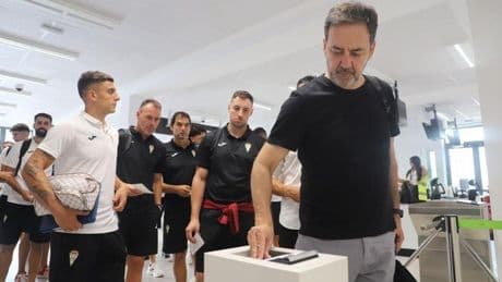 El Córdoba CF vuela hacia Gijón para su estreno en Liga ante el Sporting