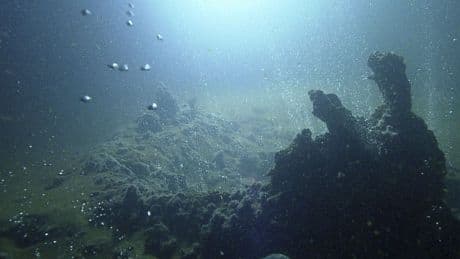 Investigadores señalan que las pruebas de vida extraterrestre podrían estar en los volcanes submarinos
