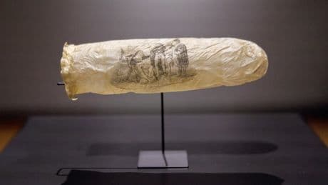 Pays-Bas: un musée d'Amsterdam expose un préservatif français en matière animale vieux d'environ deux siècles