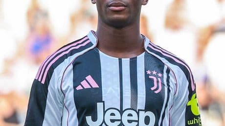 Kartal'ın stoperi Juve'den!