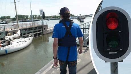 Ongeduldige schipper aangepakt bij Amsterdamse sluis: ’Ik zou stoppen nu!’