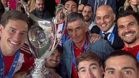 El Arratia homenajeará a Mendilibar, doble campeón de liga y copa con el Olympiacos