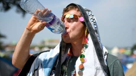 Glastonbury weather: Organisers issue alcohol warning as crowds set to bake in 29C