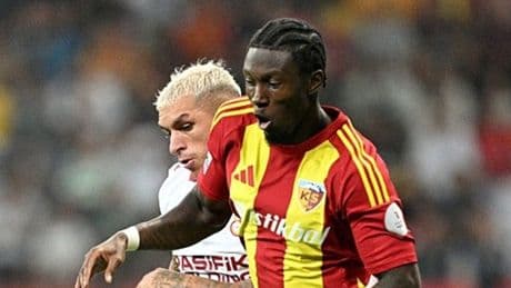 Torreira direğe takıldı