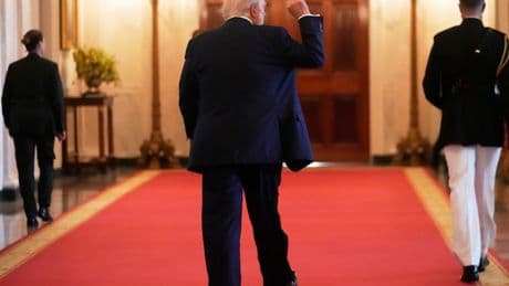 Krieg in der Ukraine: Trump zu Gipfel: Putin-Selenskij-Treffen keine Vorbedingung