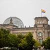 Regenbogenflagge auf der Reichstagswiese: „Campact“ plant Prostesaktion zum CSD in Berlin