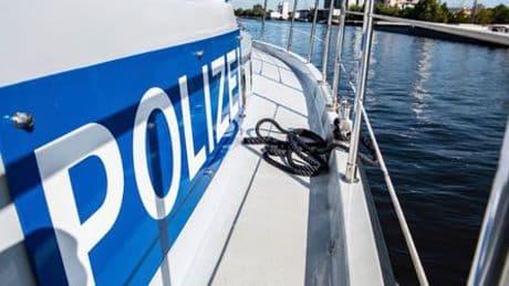 Neckar: Wasserschutzpolizei stoppt bekifften Kapitän nach Schleusenunfall