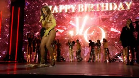 Jennifer Lopez schrikt tijdens concert: ‘Sta hier in onderbroek!’